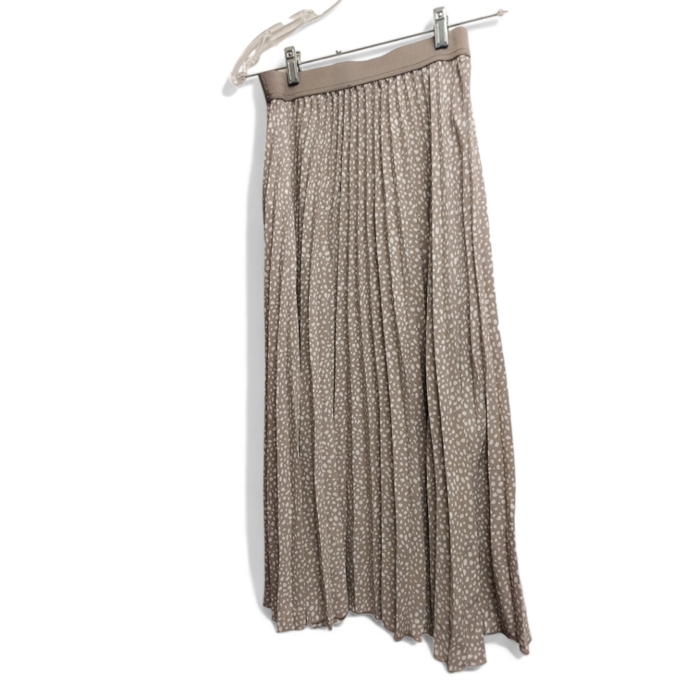 Women's size xsmall Vince Camuto long fashion skirt.  Grey with white dots. Maxi